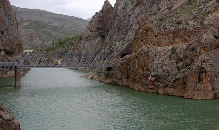 Karanlık Kanyonda zipline ve tekne keyfi