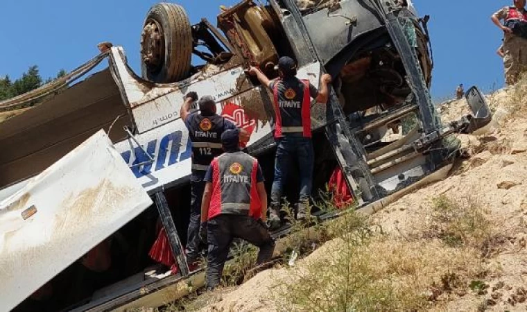 Kars’ta yolcu otobüsü viyadükten uçtu: 5 ölü, 23 yaralı / Ek fotoğraf