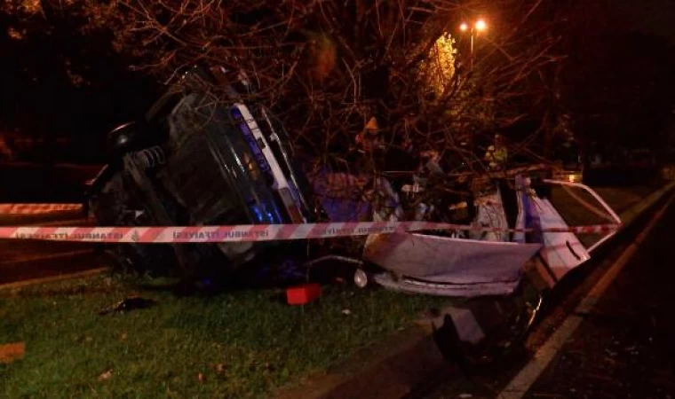 Kartal Sahil Yolu’nda, refüjdeki ağaca çarpan otomobil ikiye bölündü: 1 ölü, 1 yaralı