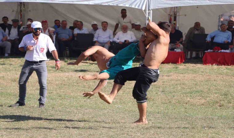 Kavakta nefes kesen güreş festivali ve yaz konseri