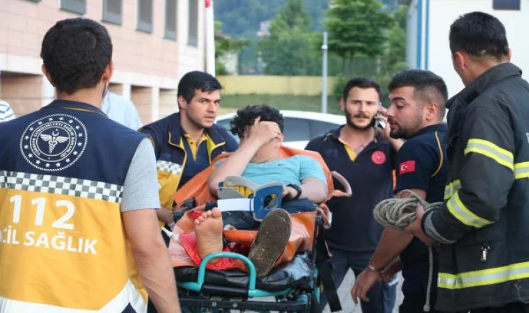 Kayalıklardan düşerek ayağını kırdı, trenle ambulansa ulaştırıldı