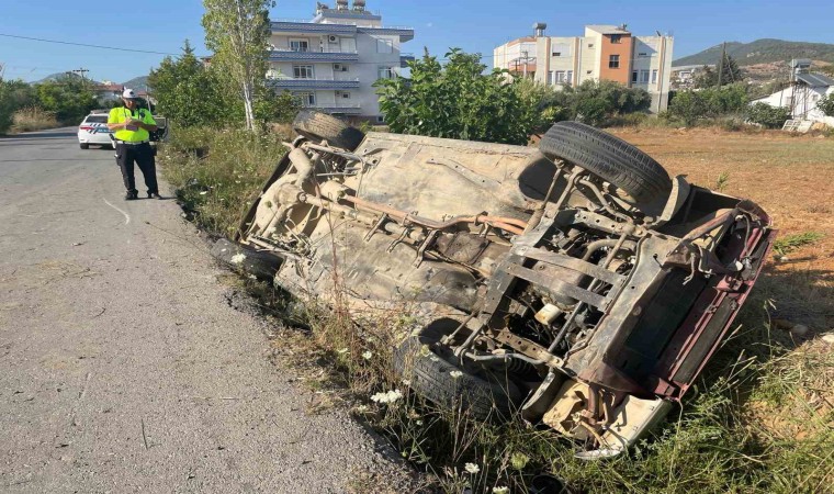 Kaza yapan sürücü aracını olay yerinde bırakıp gitti