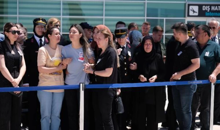 Kaza yerinde önlem almak isterken kamyonetin çarptığı astsubay şehit oldu (3)