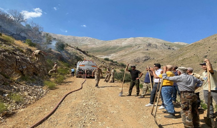 Kemaliyede çıkan ot yangını büyümeden söndürüldü