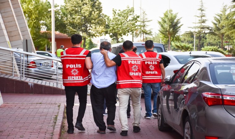 Kendisini polis olarak tanıtıp vatandaşın 400 bin lirasını dolandırdı, yakalandı