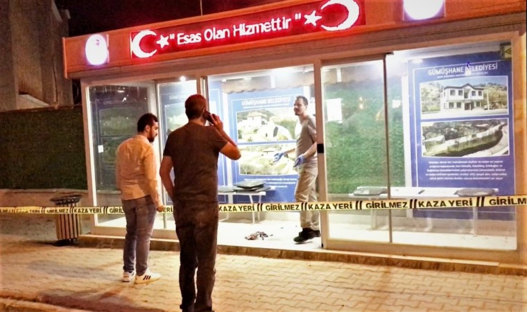 Kız yurdu önündeki durağa bırakılan şüpheli çanta polis ekiplerini harekete geçirdi