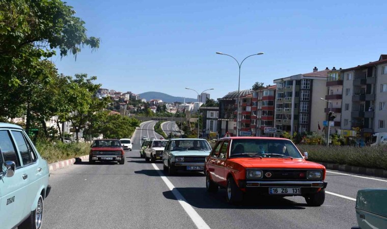 Klasik otomobil tutkunları Bilecikte buluştu