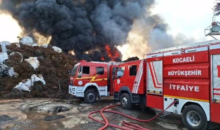 Kocaeli’de geri dönüşüm tesisindeki yangın dronla görüntülendi