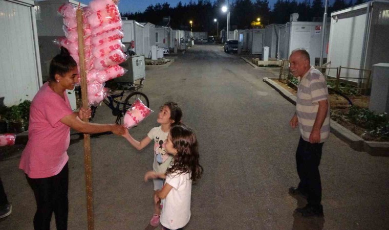 Konteyner kentteki çocukların pamuk şekercisi oldu