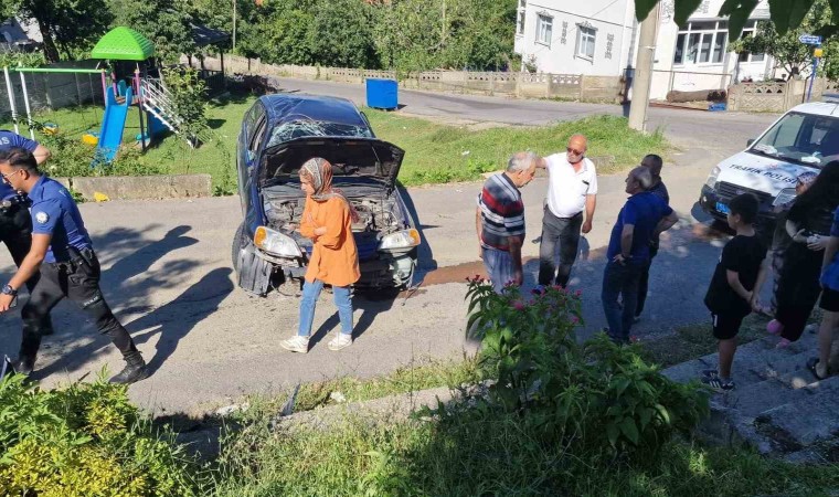 Kontrolden çıkan otomobil refüje çarparak takla attı: 1 yaralı