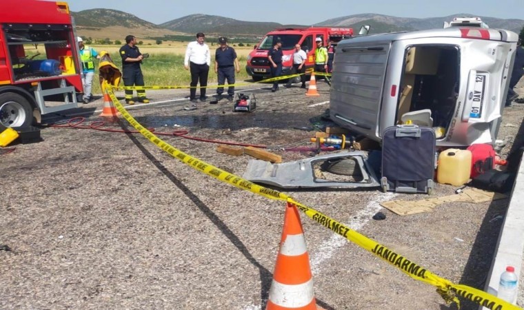 Konyada hafif ticari araçla otomobil çarpıştı: 1 ölü, 5 yaralı