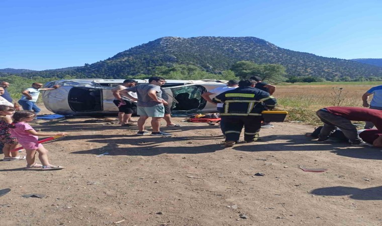 Konyada mıcıra kapılan otomobil devrildi: 1 ölü, 2 yaralı