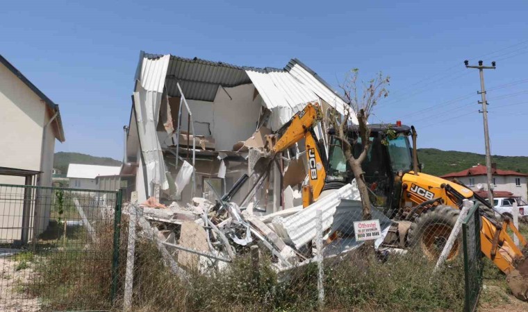 Körfezde 1 haftada 15 kaçak yapı yıkıldı