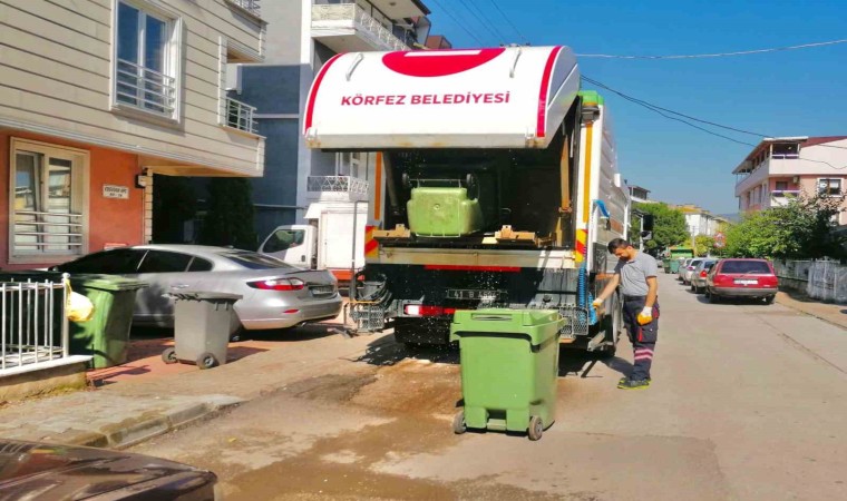 Körfezde çöp konteynerleri dezenfekte ediliyor