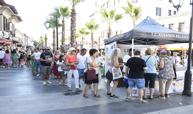 Kuşadası Sokak Festivalinin lezzet durakları dayanışma noktası oldu