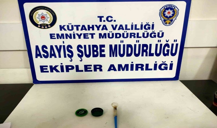 Kütahyada aranan şahsın üzerinde uyuşturucu bulundu