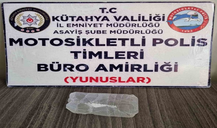 Kütahyada Yunus Timlerince bir araçta uyuşturucu ele geçirildi