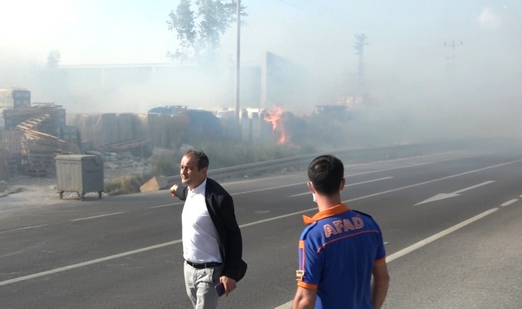 Kütahyadaki anız yangını porselen fabrikası ve satış mağazasına sıçradı