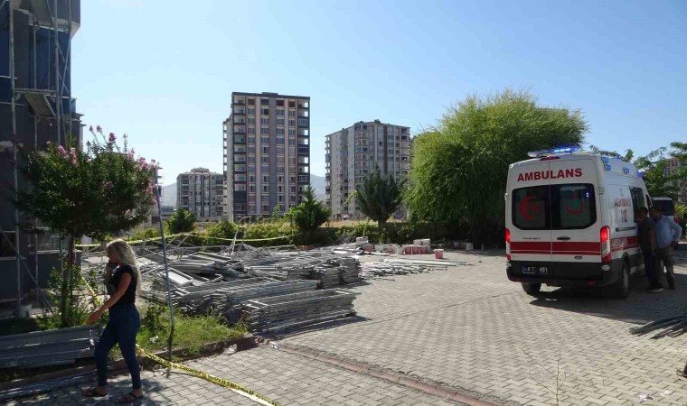 Malatyada inşaat iskelesi çöktü: 1 işçi öldü, 2si yaralandı