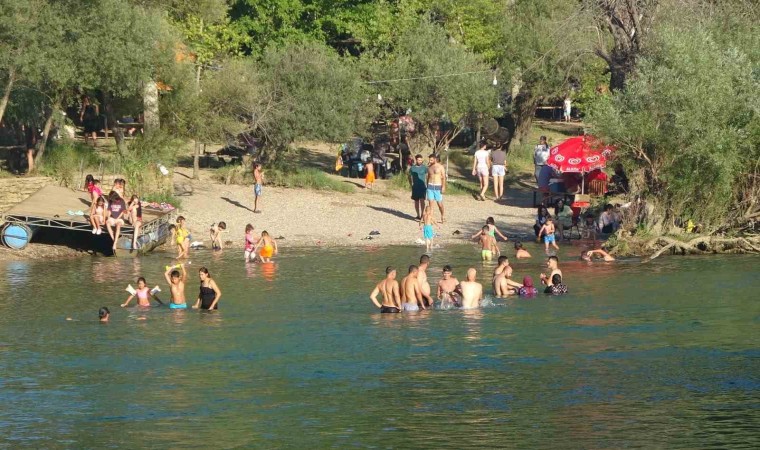 Manavgat Irmağında tehlikeli serinlik