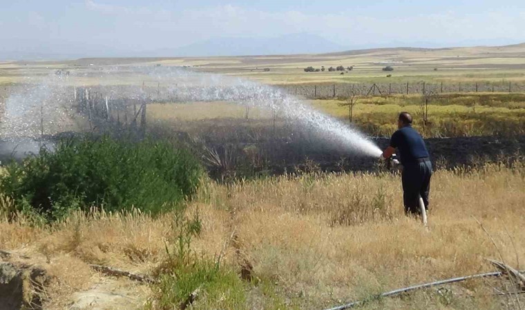 Mangal yapayım derken tarlasını yaktı