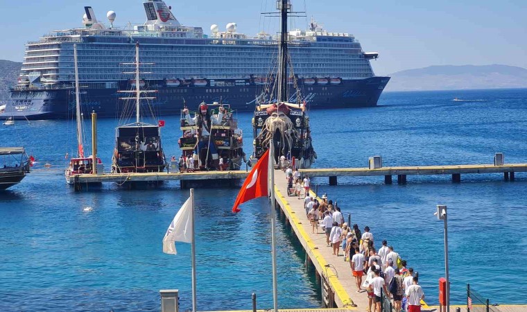 Mein Schiff 5 yeniden Bodrumda