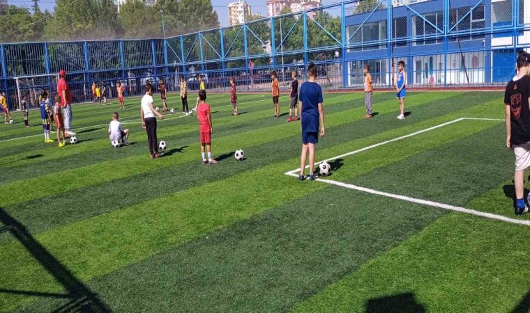 Melikgazi Belediyesinin yaz okulu ve spor kurslarından 21 bin kişi faydalanıyor