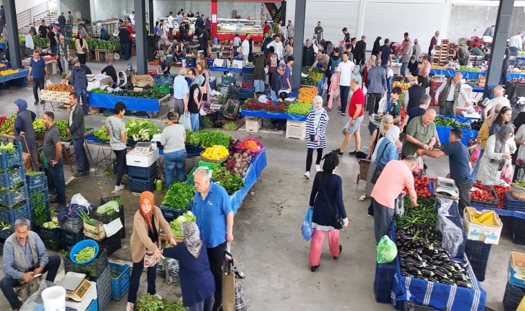 Merkezefendinin modern pazar yelerinde en iyi şekilde hizmet veriliyor