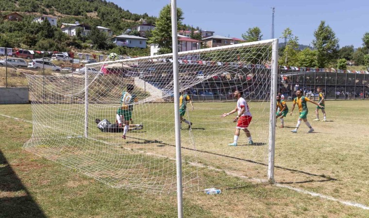 Mersinde Geleneksek Fındıkpınarı Futbol Turnuvası başladı