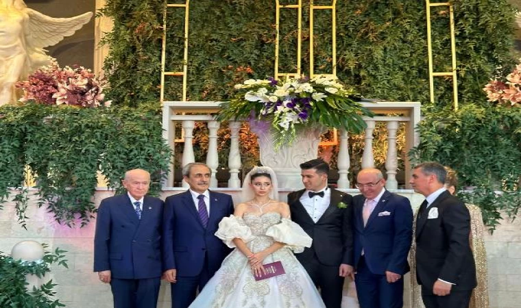 MHP Genel Başkanı Devlet Bahçeli, Ankara’da nikah şahidi oldu