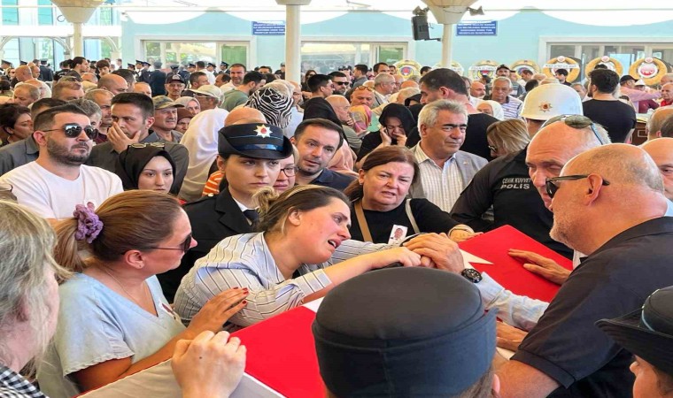 Motosiklet sürücüsünün çarpması sonucu şehit olan polis son yolculuğuna uğurlandı