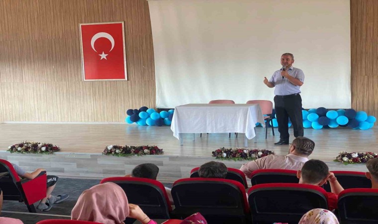 Müftü Güneş ve Yorulmaz, Yaz Yatılı Kuran Kursu öğrencileri ile buluştu