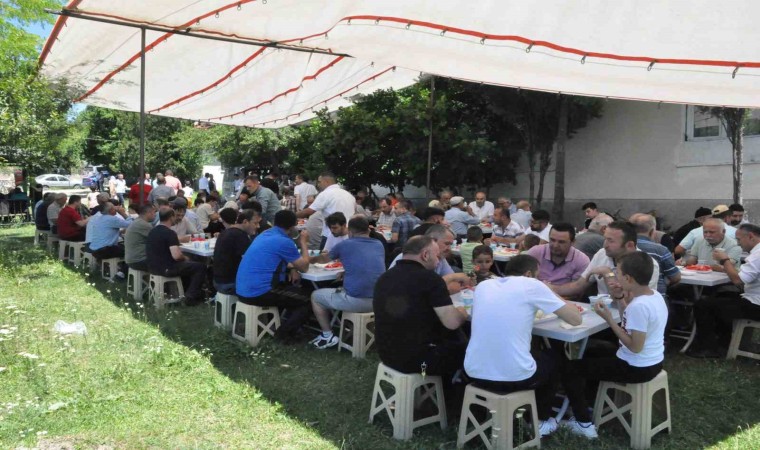 Namaza gelmeyenlerin suya atıldığı o köyde bayram şenliği