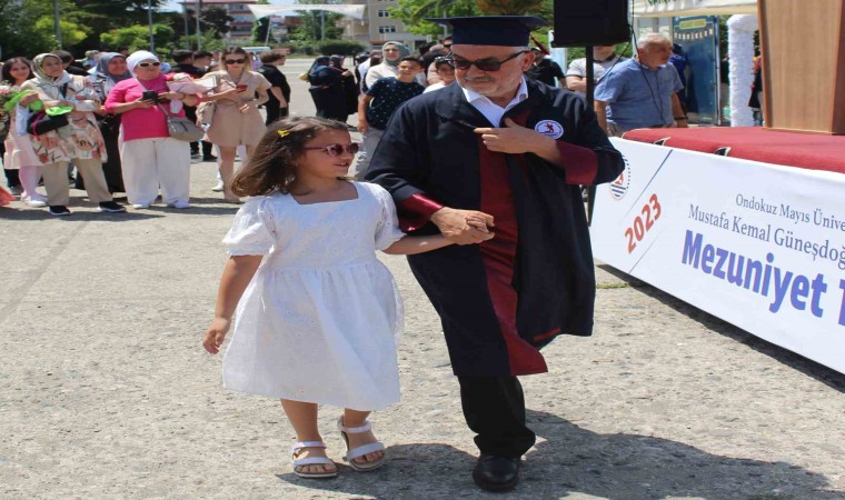 Okumanın yaşı yok: Eski rektör, 64 yaşında hukuk fakültesini bitirdi