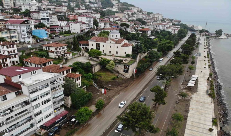 Orduda sel ve heyelan nedeniyle kapanan sahil yolu ulaşıma açıldı