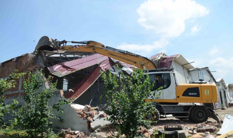 Osmangazi kaçak ve metruk yapılardan temizleniyor