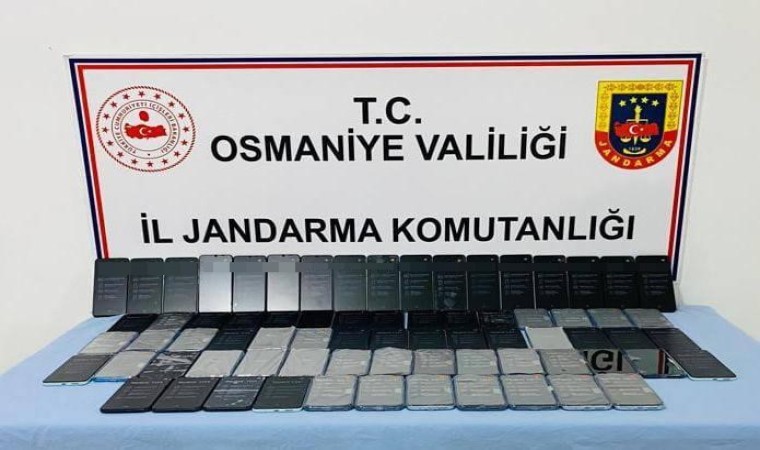 Osmaniyede jandarma 450 bin lira değerinde kaçak telefon ele geçirdi