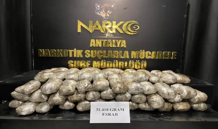 Otogarda ve kargo firmasında, araç lastiklerine gizlenmiş 35,5 kilo esrar ele geçirildi