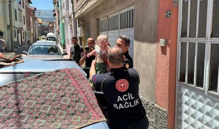 Otomobilde kilitli kalan 13 aylık bebeği, itfaiye kurtardı