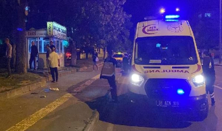 Parkta oturanlara otomobilden tüfekle ateş açıldı: 3 yaralı