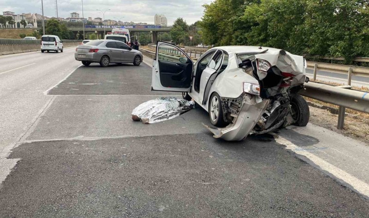 Pendikte yarışan otomobilin çarptığı araç sürücüsü hayatını kaybetti