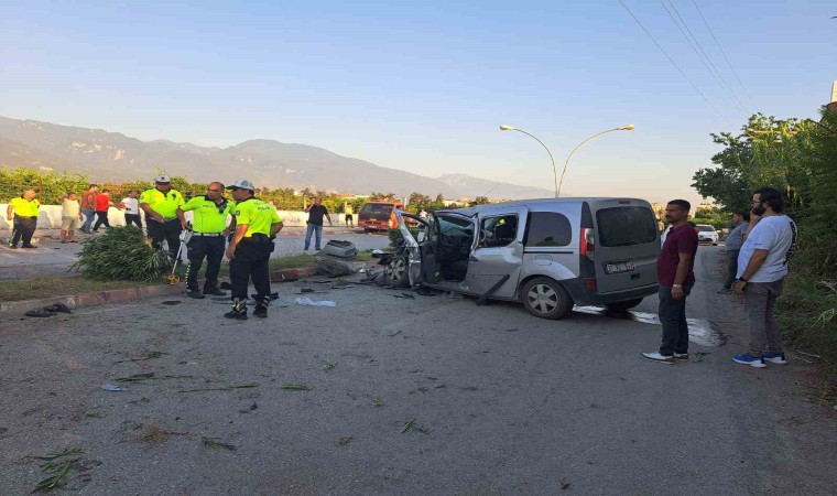 Polis aracıyla otomobil çarpıştı: 3ü polis 4 yaralı