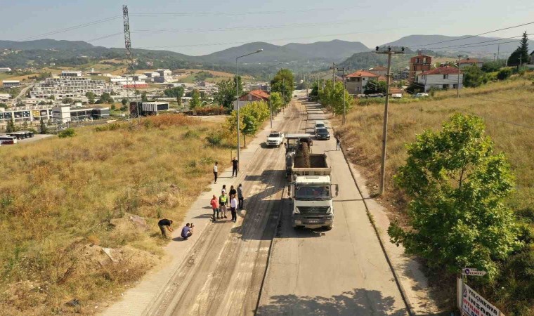 Radar Caddesinin asfaltı yenileniyor