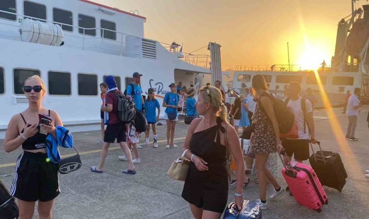 Rodos Adasındaki yangınlar sebebi ile tahliye edilen turistler Marmarise geldi