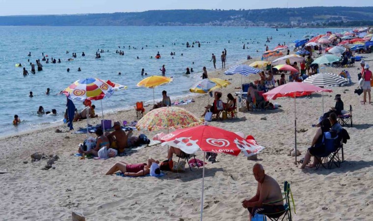 Sabahın erken saatlerinde akın ediyorlar: Sahillerde sıcak hava yoğunluğu