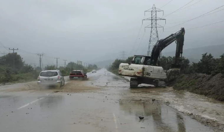 Sakarya’da sağanak hayatı olumsuz etkiledi