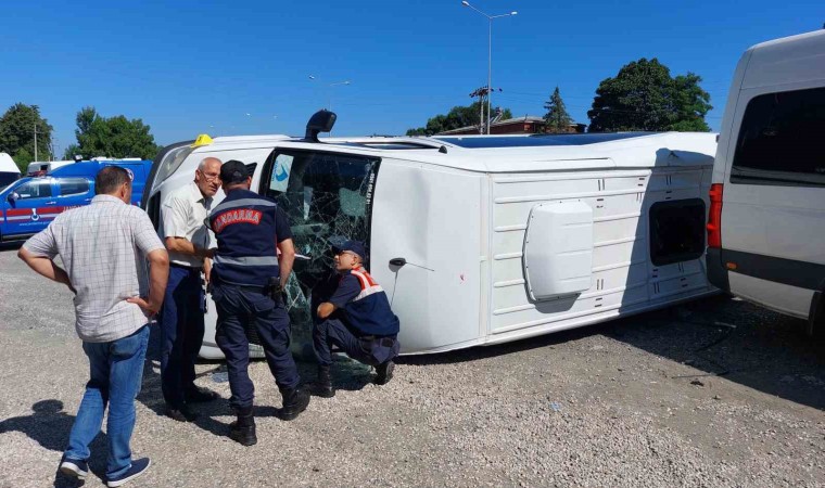 Samsunda işçi servisi minibüsü kaza yaptı: 19 yaralı