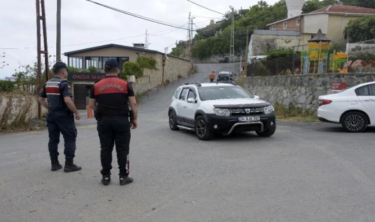 Sarıyer’de yasağa aldırış etmeden yüzmeye devam ettiler