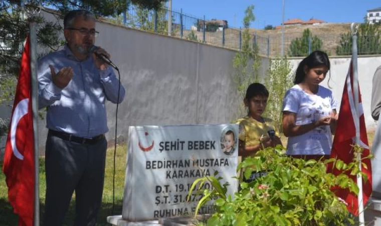 Şehit Bedirhan bebek ve annesi, kabirleri başında anıldı