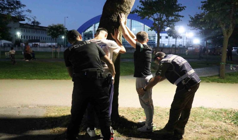 Şehrin en yoğun park ve bahçelerinde polisten uygulama